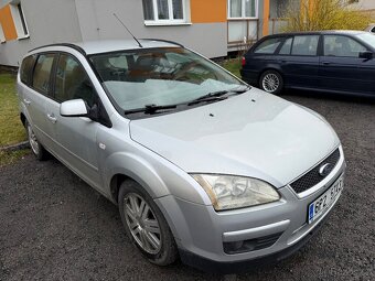 Ford Focus 1.6i - 2