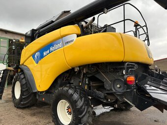 Sklízecí mlátička New Holland CR 9080 adaptér 7.30Vario rok - 2
