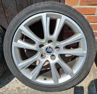 Alu Octavia 2 RS Zenith 5x112 7.5x18 Et51 + 225/40 - 2
