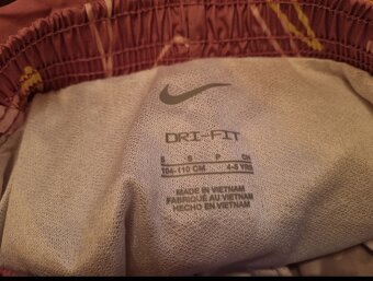 Dívčí Nike šortky 4-5 let - 2