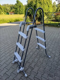 schůdky do bazénu - 2