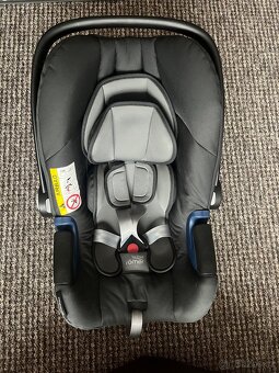 Britax Römer BABY SAFE 2 i-SIZE s isofix a základnou - 2