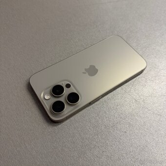 iPhone 15 Pro 256GB natural titan, pěkný stav, rok záruka - 2