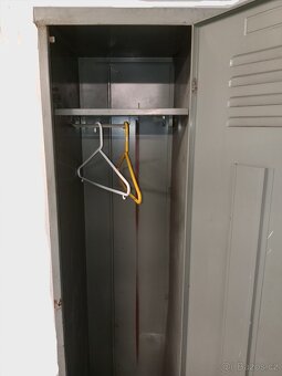 PLECHOVÁ ŠATNÍ SKŘÍŇ - 2