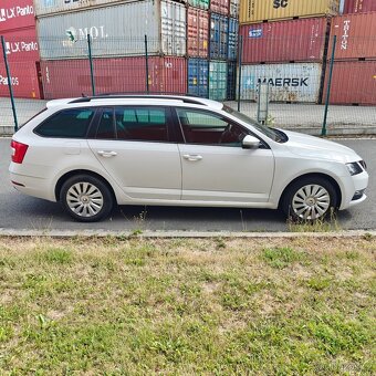 Škoda Octavia III combi 2.0tdi 4X4 DSG Švýcarsko tažné TOP - 2