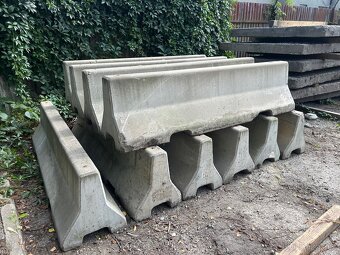 Prodám betonové bariéry/zábrany/svodidla 200x50 - 2