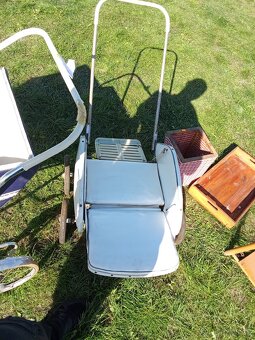 Bílý retro kočárek - 2