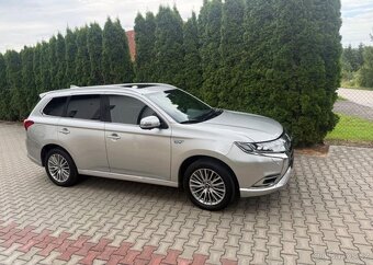 Mitsubishi Outlander 2,4 PHEV Top 4WD odpočet DPH hybridní - 2