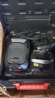 Aku vrtačka Bosch 18V s 3 náhradní baterii nova - 2