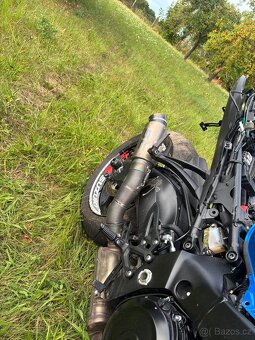 Ladeny vyfuk SC Project GP70-R s mezisvodem na Suzuki Gsx-S - 2