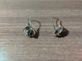 Dětské náušnice s červeným kamenem - 2