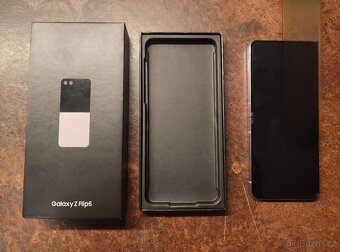 Samsung Z Flip 5 - 2