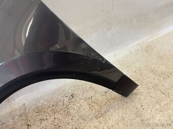 Přední levý blatník Škoda Karoq šedá - 2