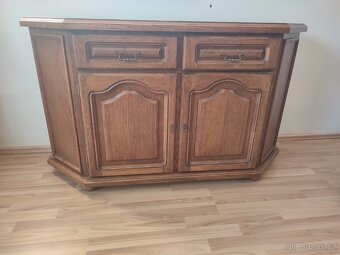 Krásná nízká skříňka - 2