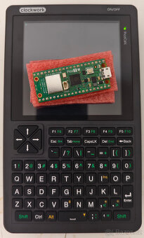 ClockworkPi PicoCalc retro vývojový handheld - 2
