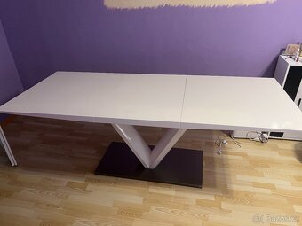 Velky bily stul - 2