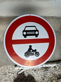 Stůl z dopravní značky zákaz vjezdu všem motorovým vozidlům - 2