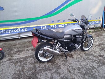 Suzuki GSX 1400 - 2