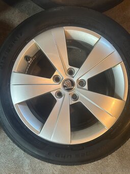 ALU Kola ŠKODA 5x112 R17 TRITON Zánovní Letní Pneu 215/55/17 - 2