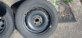 Prodám kola se zimními pneu 165/65 R14 - 2