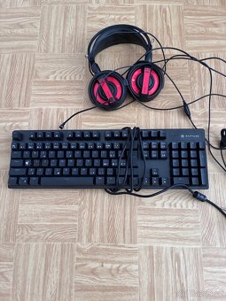 Herní klávesnice, myš, sluchátka - 2