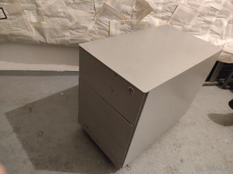 pojízdný trezor - 2