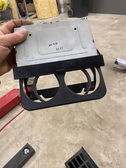 Golf 4 držák nápojů - 2