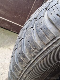 Pneu 215/65 R16 - 2