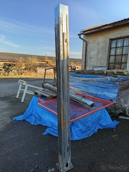 Sloup s ozubeným hřebenem - 2