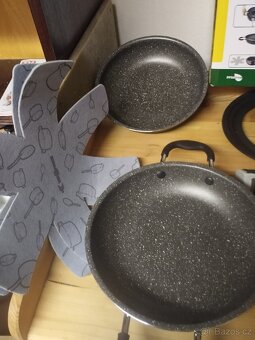 Sada kvalitních hrnců do karavanu nepoužitá - 2