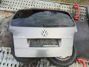 5 dveře VW Touran - 2