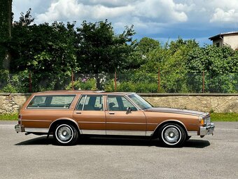 Chevrolet Caprice Classic Wagon - 2