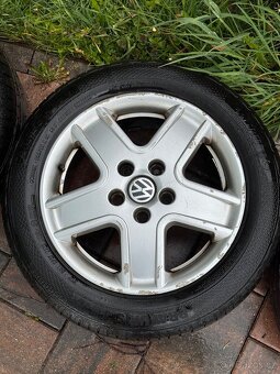Originální alu kola Volkswagen s pneu BARUM BRAVURIS 205/55 - 2