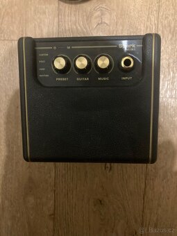 Kytara se smart kombem - 2