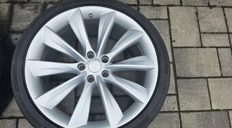 Kola 21" pro Tesla model S , Turbine - 2
