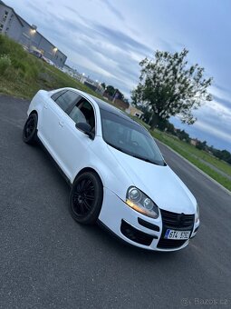 Volkswagen Jetta 2.0tdi bkd - 2
