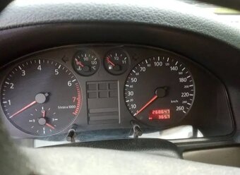 Audi A4 B5 combi 1.8 benzin - 2