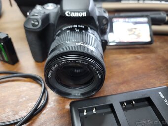 Prodám digitální zrcadlovku Canon EOS D200. - 2