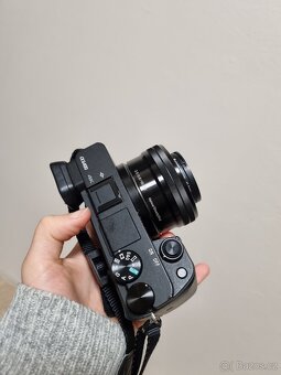 Sony a6400 + 16-50mm f/3.5-5.6 + voděodolné pouzdro - 2
