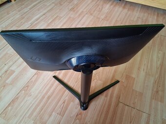 24" Samsung Odyssey G32A - 2