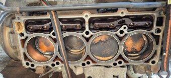 Motor 5.7 Hemi V8 - 2