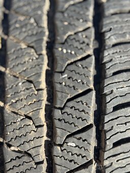 Prodam 2 kus pneu Continental 235/65r16c - 2
