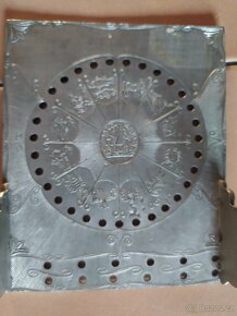 Mayský kalendář, vzadu Zodiak. - 2