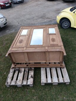 Stará šatní skříň - 2