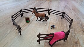 Schleich koně - originální výběhový set - 2