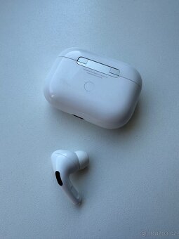 Apple airpods pro sluchatko prave - 2