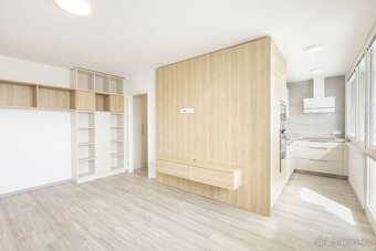 Prodej kompletně zrekonstruovaného bytu 3+kk Pardubice Polab - 2