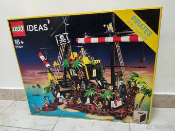 LEGO Ideas 21322 Zátoka pirátů z lodě Barakuda - 2