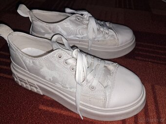 Vel 37 nove bílé - 2