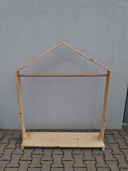 Stojan/ věšák na oblečení-domeček - 2